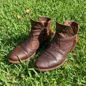 A.S. 98 Mauve and Brown ankle booties sz 37